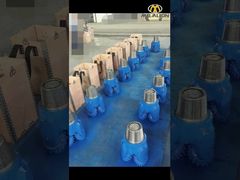 Eine Charge von Tricone-Bohrkronen